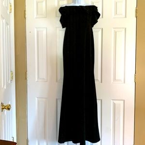 Black off-Shoulder Cocktail/Prom Dress, Size M.